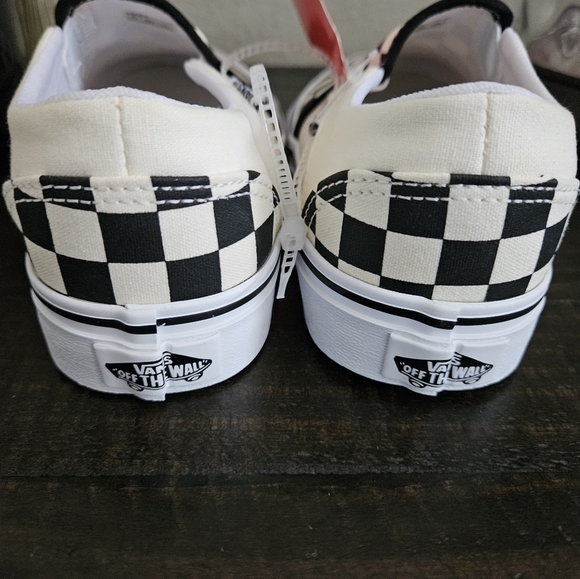 NWT Vans Women's 6.5 Checked Slip-ons - Picture 2 of 5